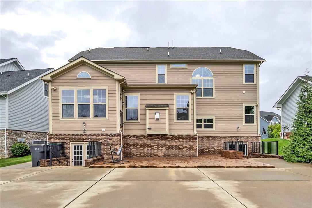 602 Chilliwack Ln, Mars, PA 16046