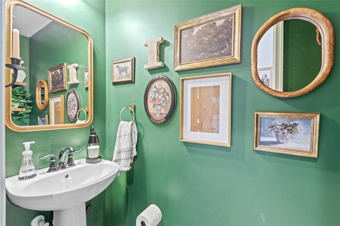 4001 Saint Andrews Ct, Jeannette, PA 15644