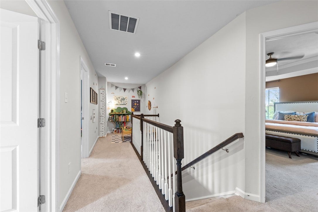 4001 Saint Andrews Ct, Jeannette, PA 15644