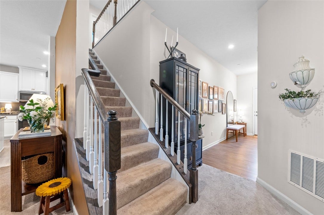 4001 Saint Andrews Ct, Jeannette, PA 15644