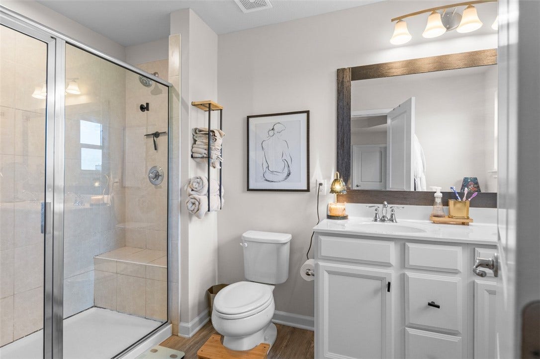 4001 Saint Andrews Ct, Jeannette, PA 15644