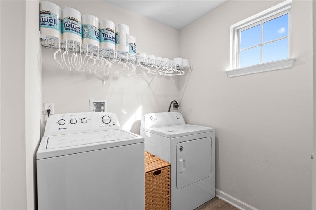 4001 Saint Andrews Ct, Jeannette, PA 15644