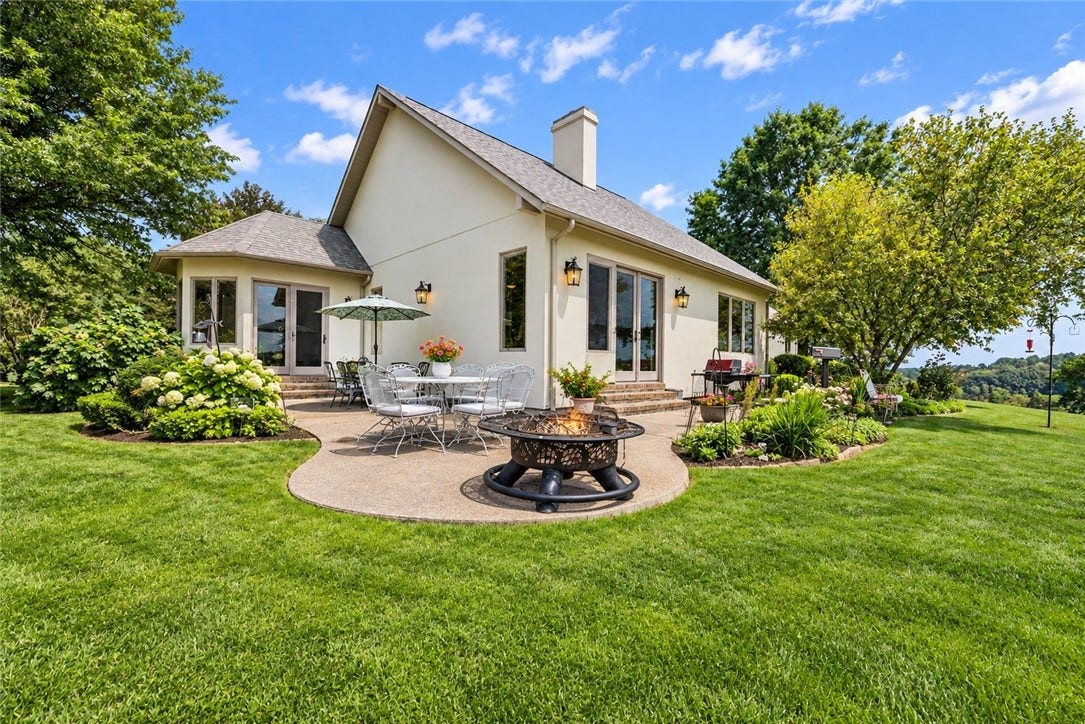 606 Fairwinds Ct, Greensburg, PA 15601