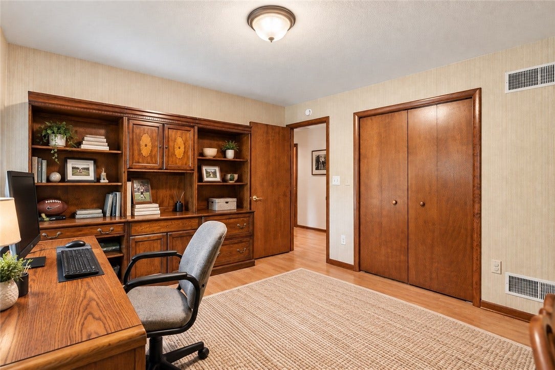 606 Fairwinds Ct, Greensburg, PA 15601