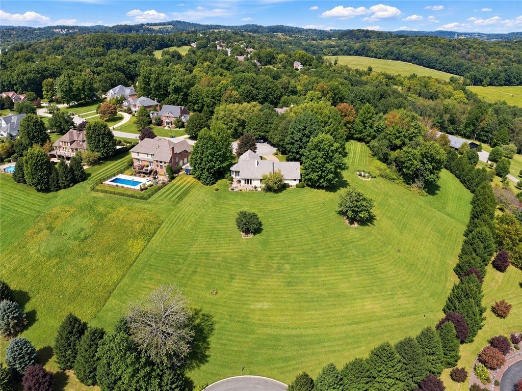 606 Fairwinds Ct, Greensburg, PA 15601
