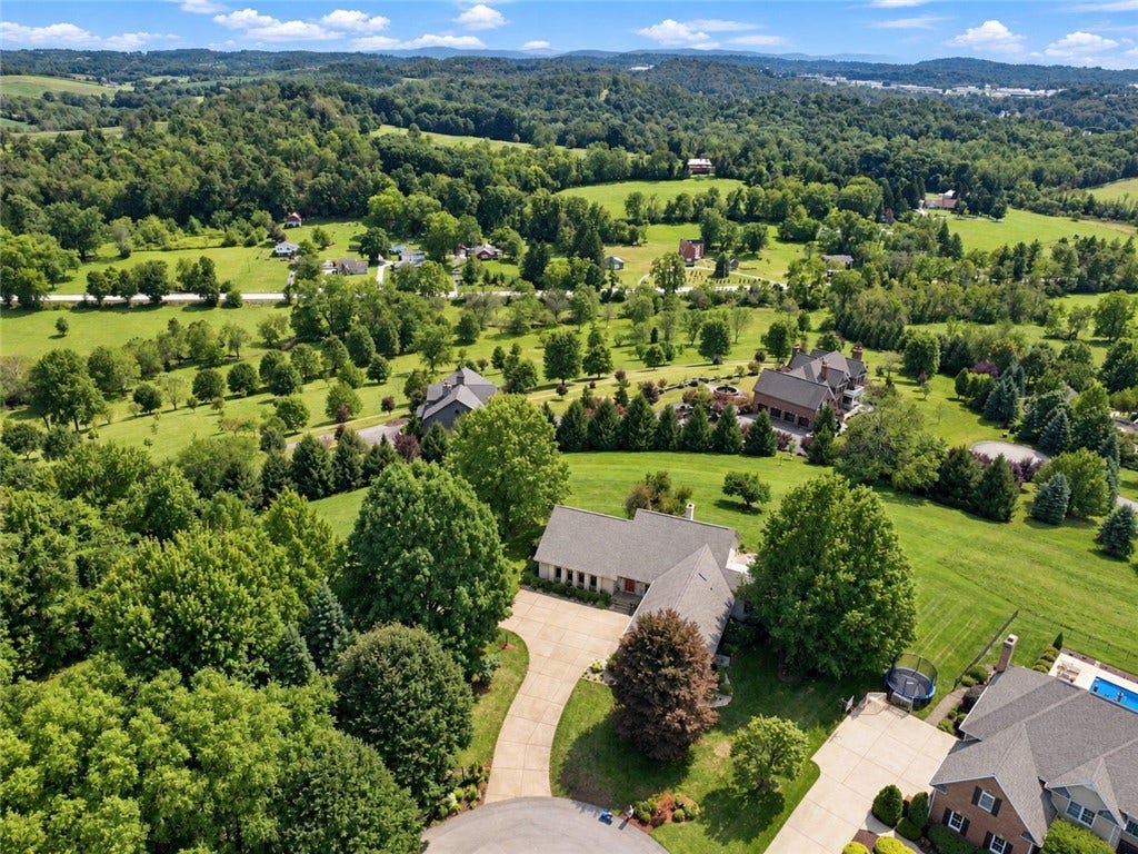 606 Fairwinds Ct, Greensburg, PA 15601