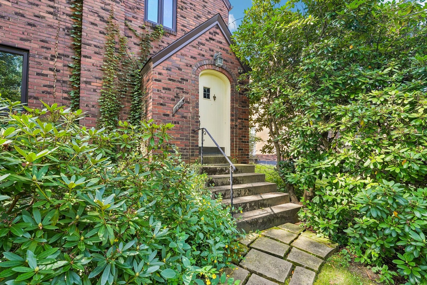256 Cascade Road, Pittsburgh, PA 15221 256 Cascade Road, Pittsburgh, PA 15221