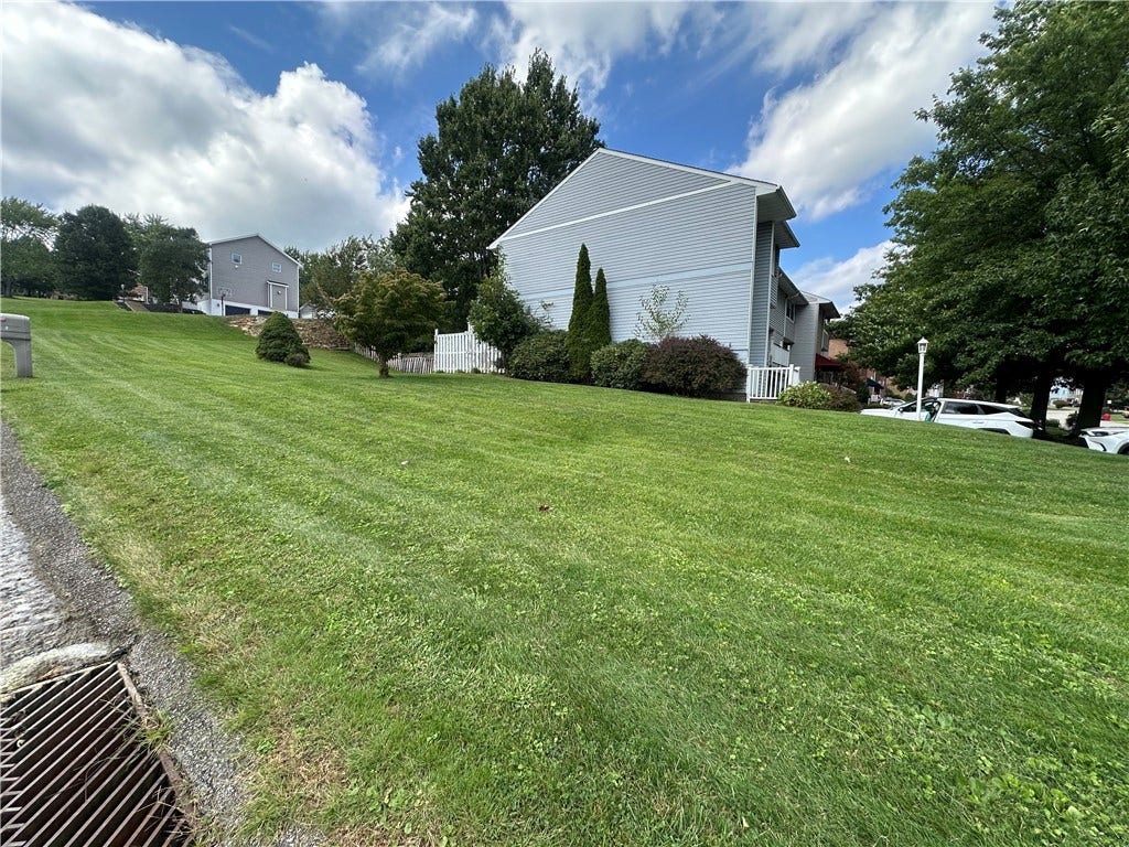 1056 Cranston Dr, Greensburg, PA 15601