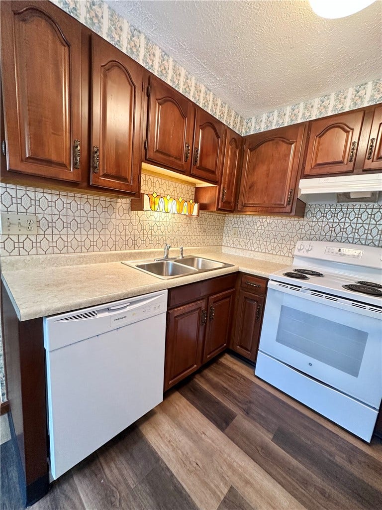cherry kitchen with tiled backsplash