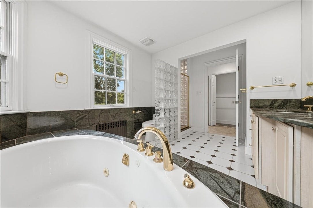 4448 Mount Royal Blvd, Allison Park, PA 15101