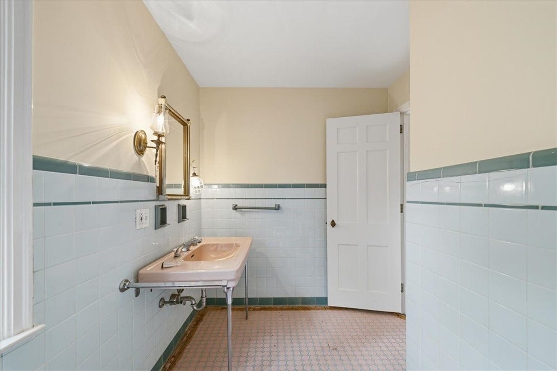4448 Mount Royal Blvd, Allison Park, PA 15101