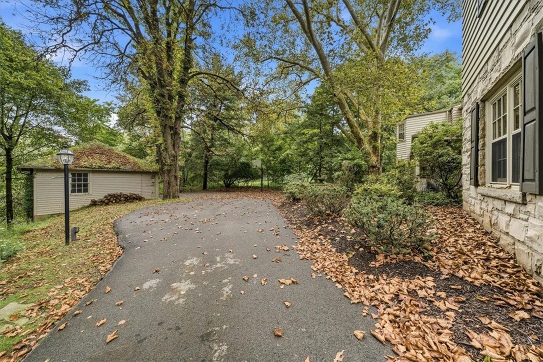 4448 Mount Royal Blvd, Allison Park, PA 15101