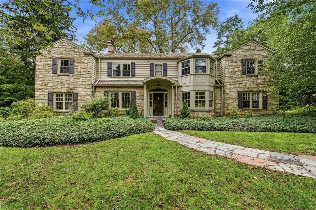 4448 Mount Royal Blvd, Allison Park, PA 15101