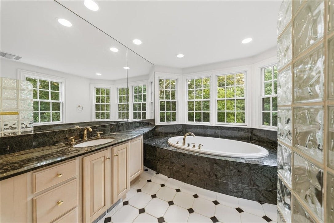 4448 Mount Royal Blvd, Allison Park, PA 15101