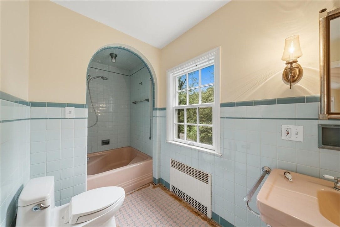 4448 Mount Royal Blvd, Allison Park, PA 15101