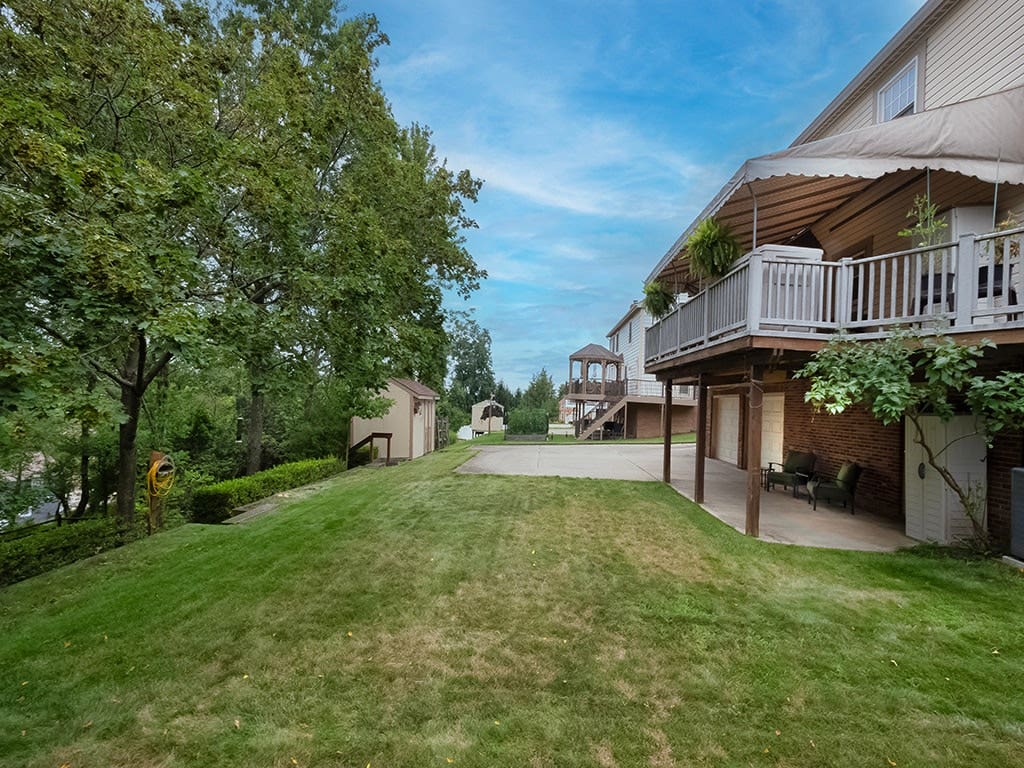 118 Bluestone Drive, Bethel Park, PA 15102