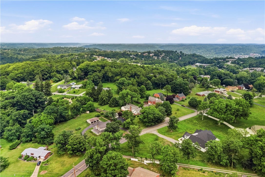 836 Old Thorn Run Road, Coraopolis, PA 15108