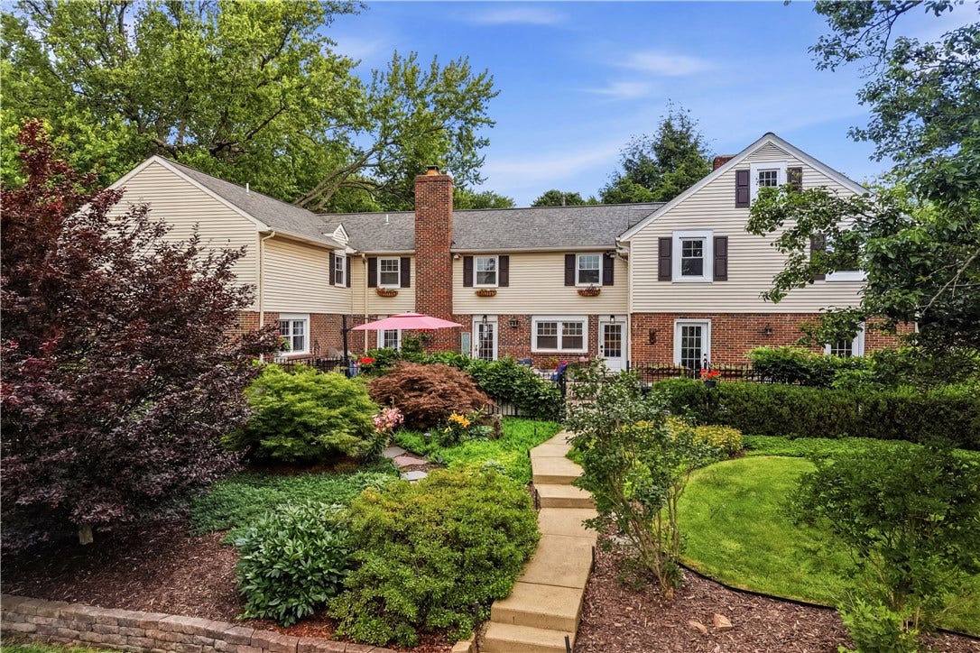 836 Old Thorn Run Road, Coraopolis, PA 15108