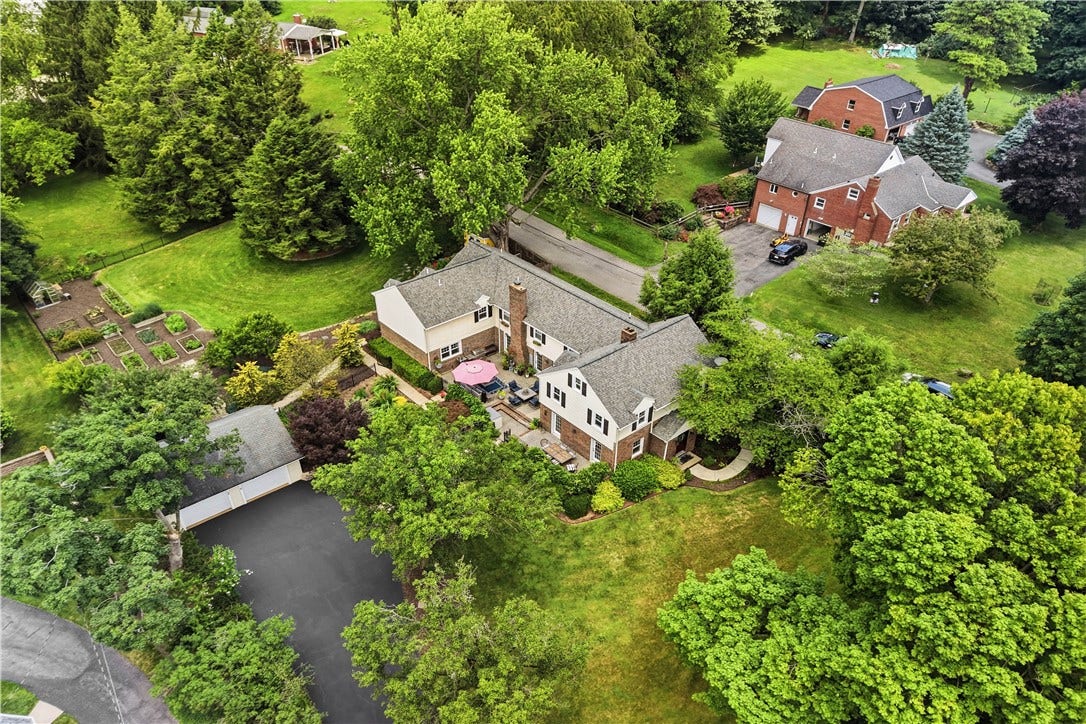 836 Old Thorn Run Road, Coraopolis, PA 15108