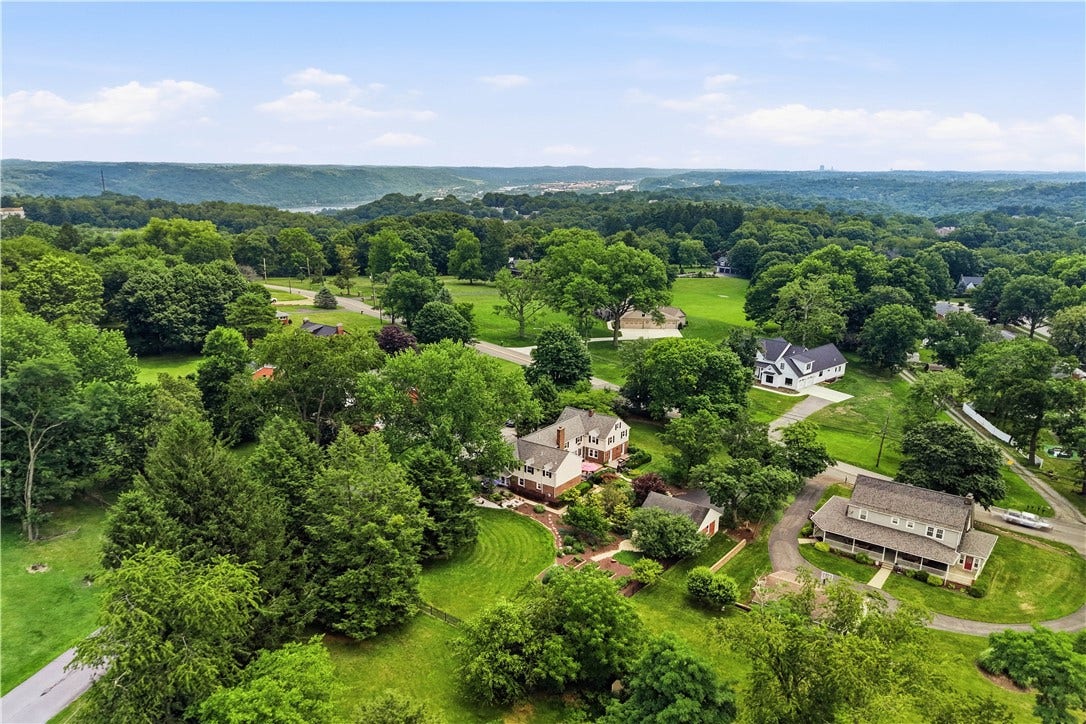 836 Old Thorn Run Road, Coraopolis, PA 15108
