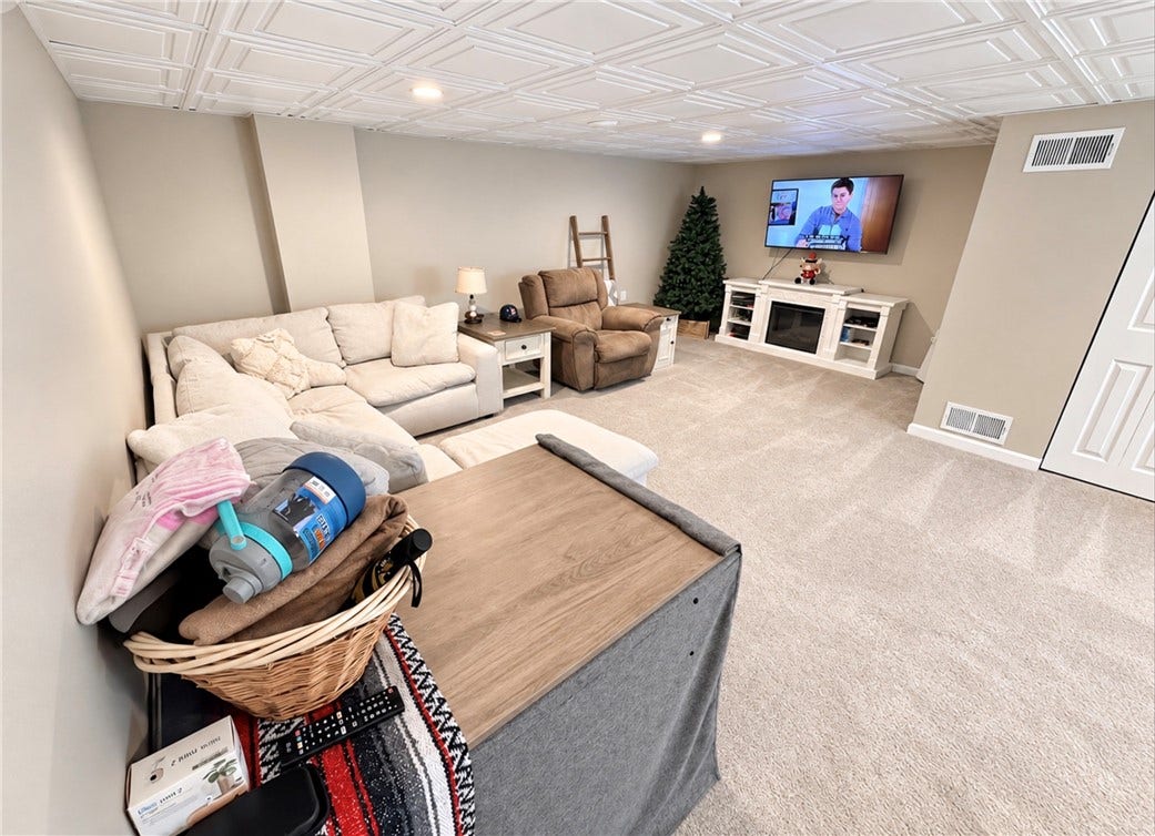 7449 National Pike, Uniontown, PA 15401
