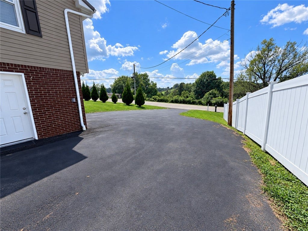 7449 National Pike, Uniontown, PA 15401