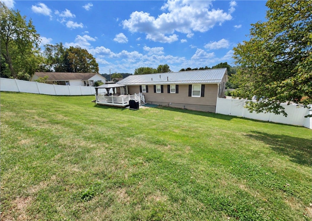 7449 National Pike, Uniontown, PA 15401