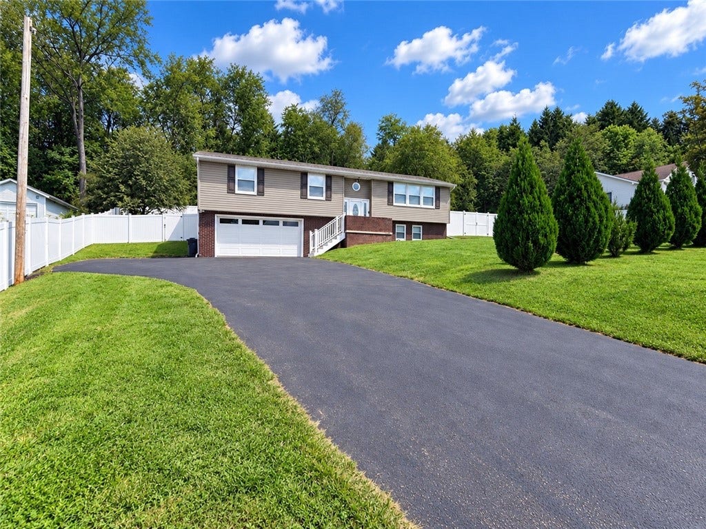 7449 National Pike, Uniontown, PA 15401