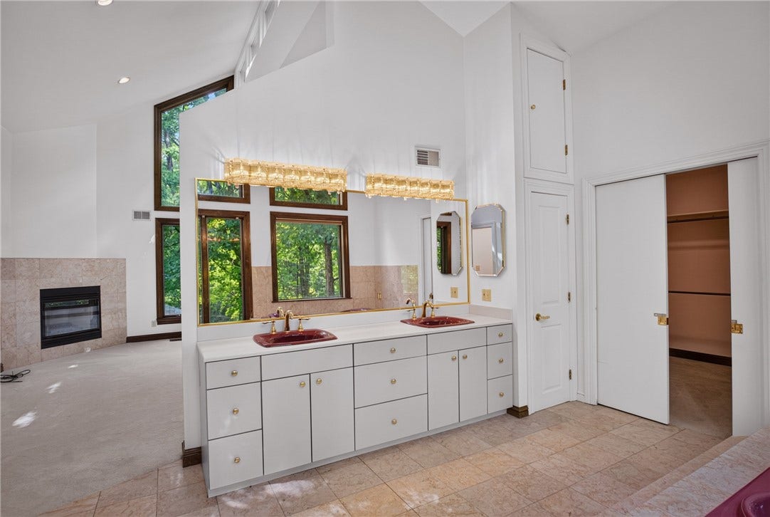 142 Riding Trail Ln, Pittsburgh, PA 15215