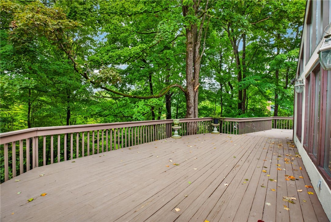 142 Riding Trail Ln, Pittsburgh, PA 15215