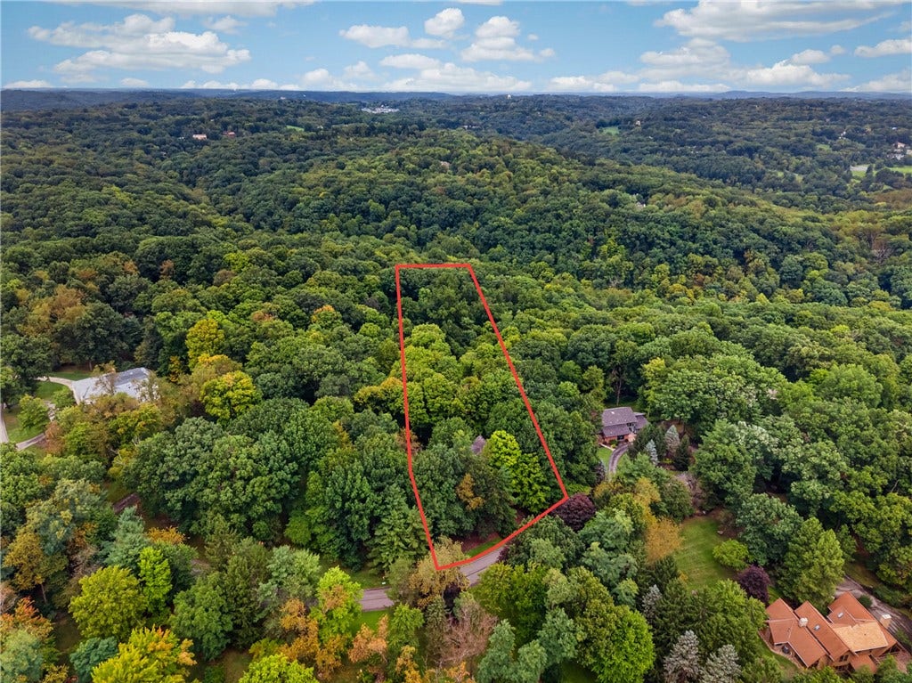 142 Riding Trail Ln, Pittsburgh, PA 15215