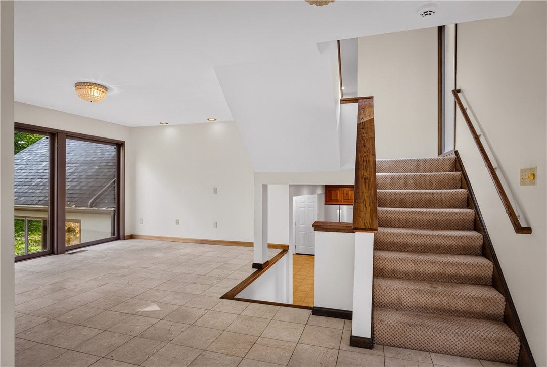 142 Riding Trail Ln, Pittsburgh, PA 15215