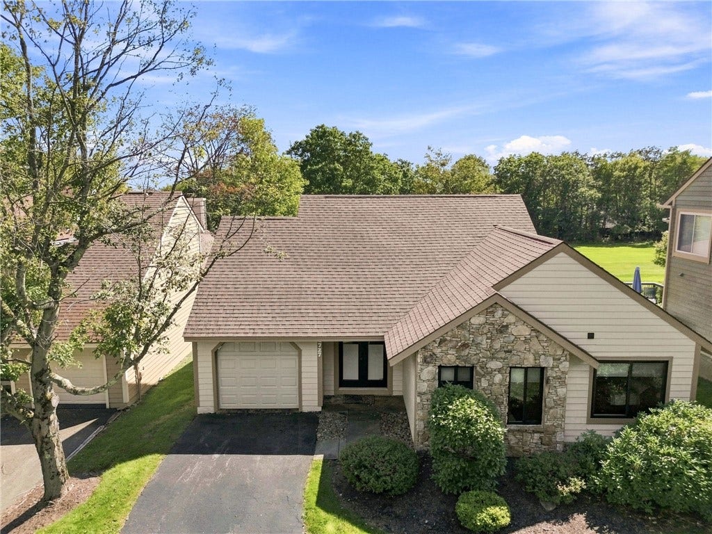 1727 Snowfield Run, Hidden Valley, PA 15502