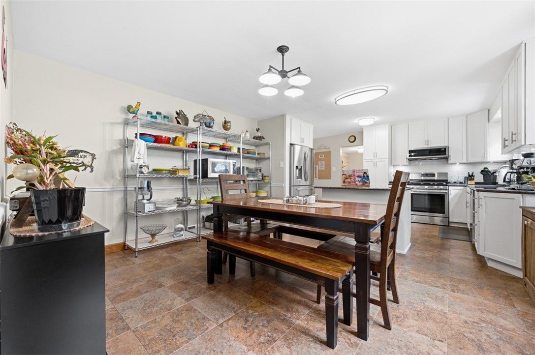 1820 Kent Road, Pittsburgh, PA 15241 Dining area within the extra large kitchen.
