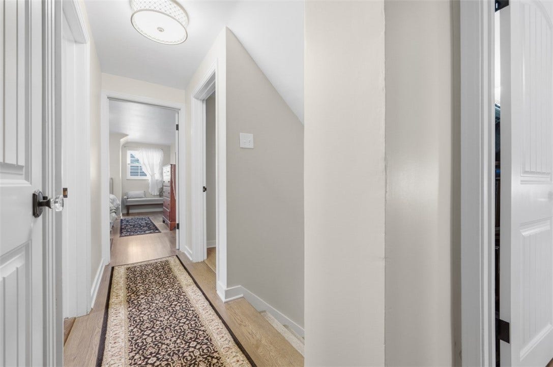 1820 Kent Road, Pittsburgh, PA 15241 Second floor hallway.