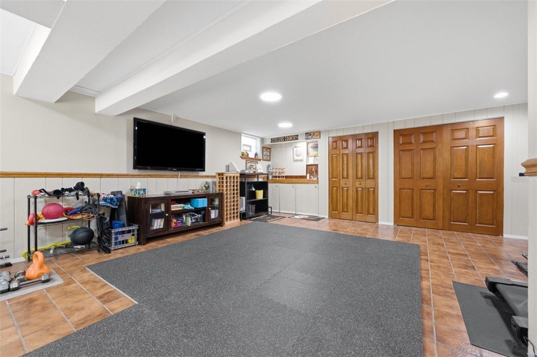 1820 Kent Road, Pittsburgh, PA 15241 Cute wet bar area in the corner! More storage and plenty of room for recreational activities.