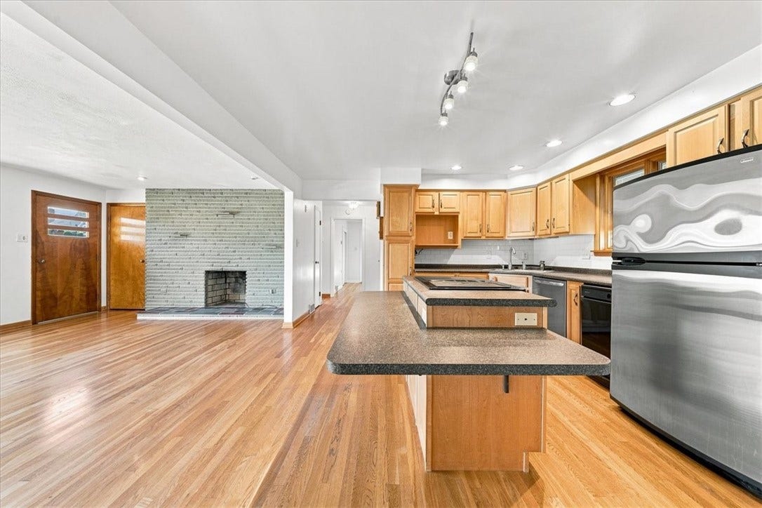 390 Meadow Rd, North Huntingdon, PA 15642