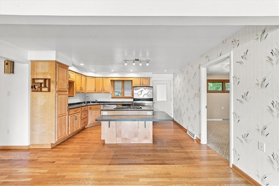 390 Meadow Rd, North Huntingdon, PA 15642