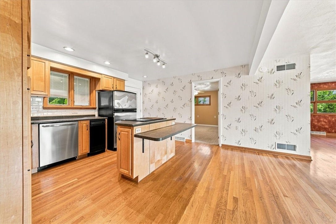 390 Meadow Rd, North Huntingdon, PA 15642