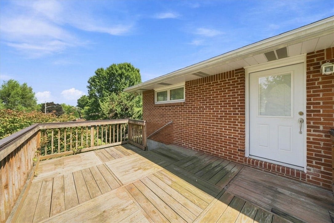 390 Meadow Rd, North Huntingdon, PA 15642