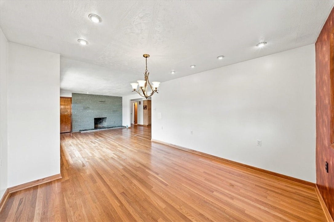 390 Meadow Rd, North Huntingdon, PA 15642