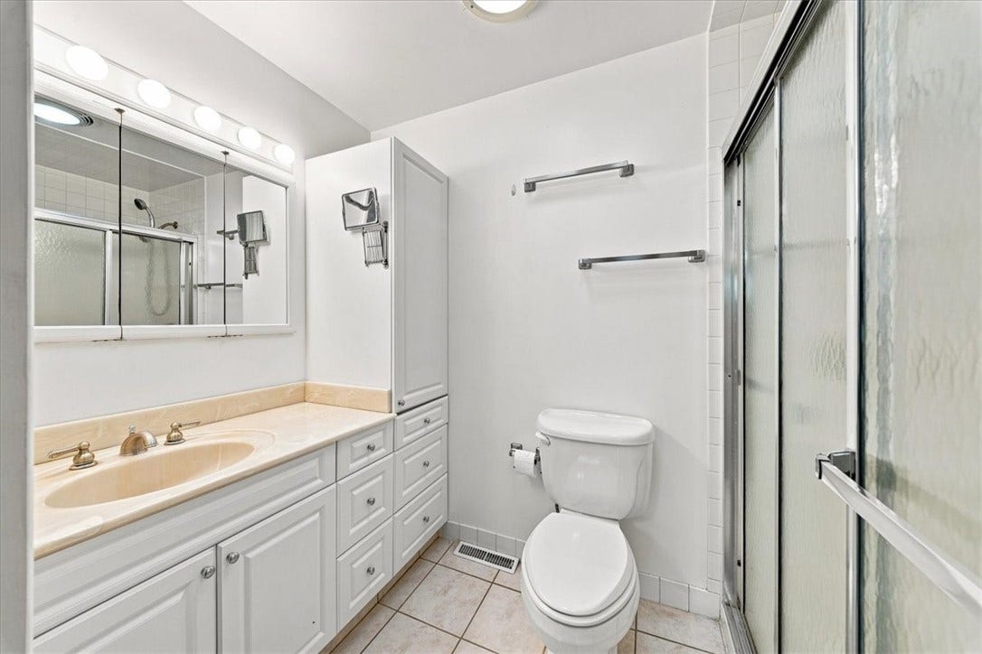 390 Meadow Rd, North Huntingdon, PA 15642
