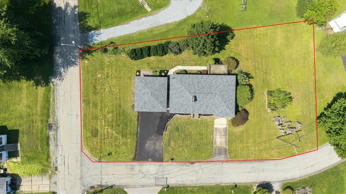 390 Meadow Rd, North Huntingdon, PA 15642
