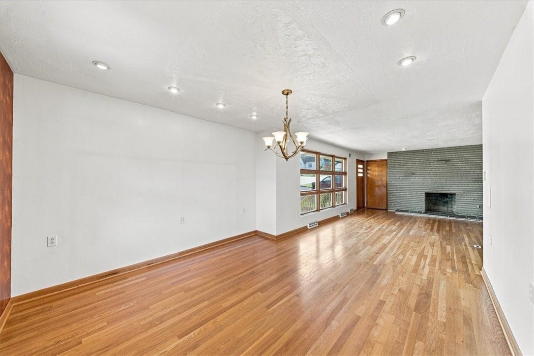 390 Meadow Rd, North Huntingdon, PA 15642