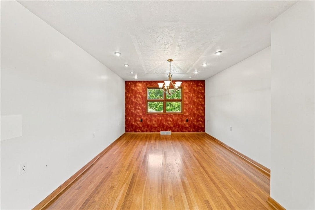 390 Meadow Rd, North Huntingdon, PA 15642