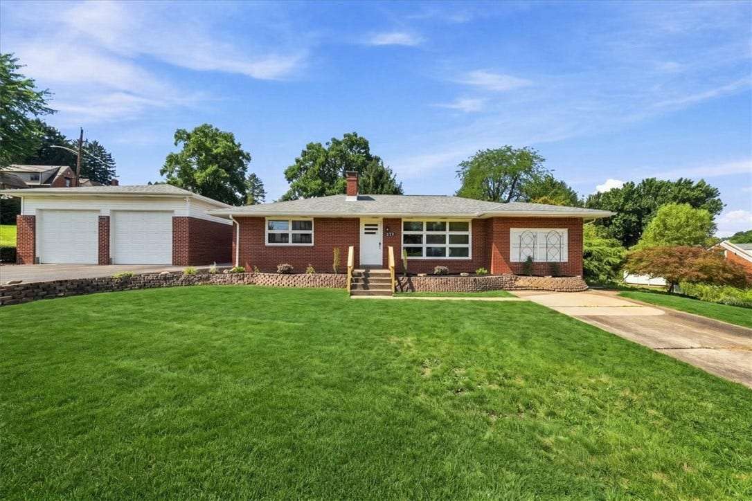 390 Meadow Rd, North Huntingdon, PA 15642