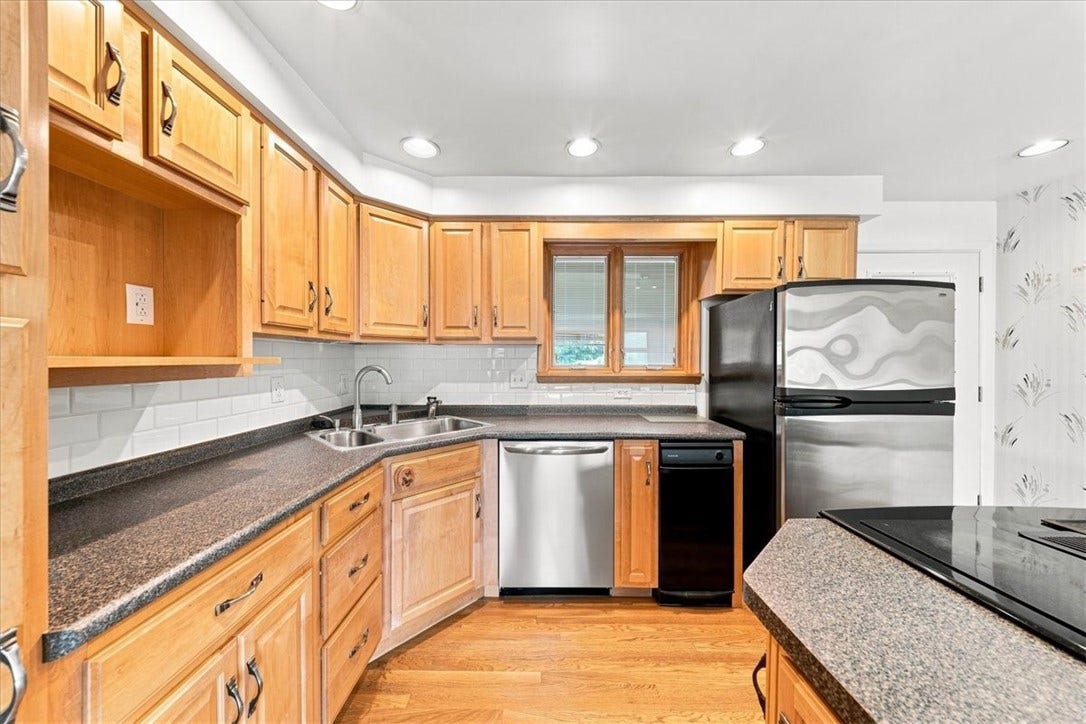 390 Meadow Rd, North Huntingdon, PA 15642