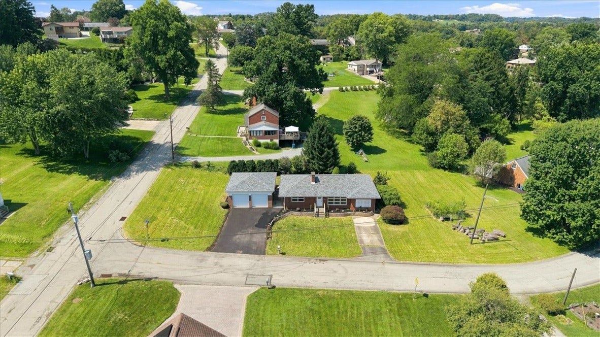 390 Meadow Rd, North Huntingdon, PA 15642