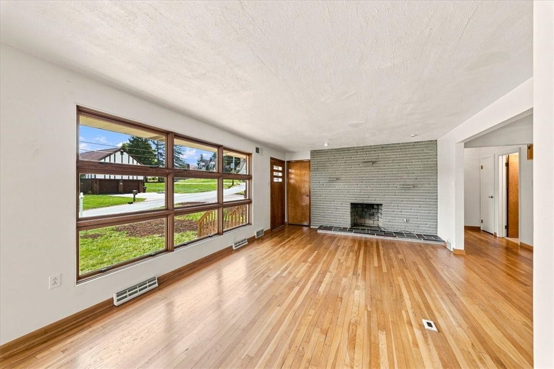 390 Meadow Rd, North Huntingdon, PA 15642