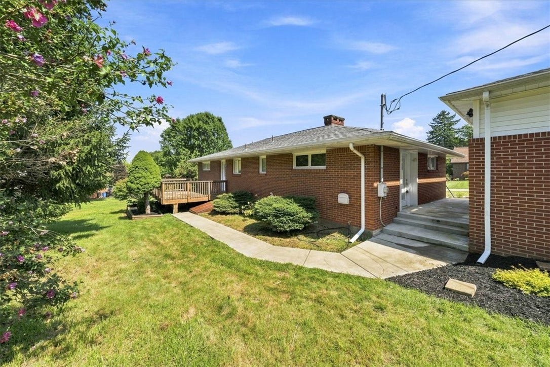390 Meadow Rd, North Huntingdon, PA 15642